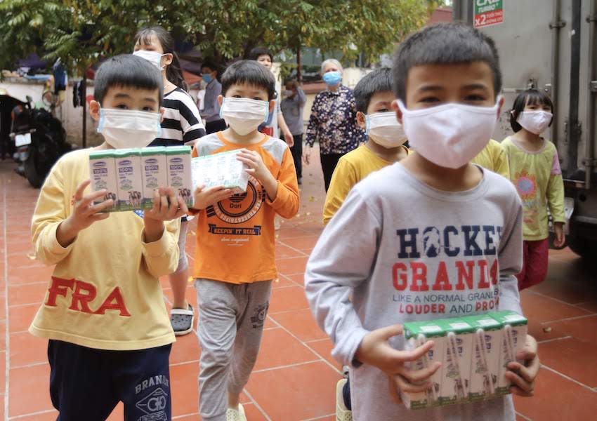 Vinamilk[-]và[-]Quỹ[-]sữa[-]Vươn[-]cao[-]Việt[-]Nam[-]khởi[-]động[-]hành[-]trình[-]mang[-]1,7[-]triệu[-]ly[-]sữa[-]đến[-]với[-]trẻ[-]em[-]khó[-]khăn[-]trên[-]cả[-]nước